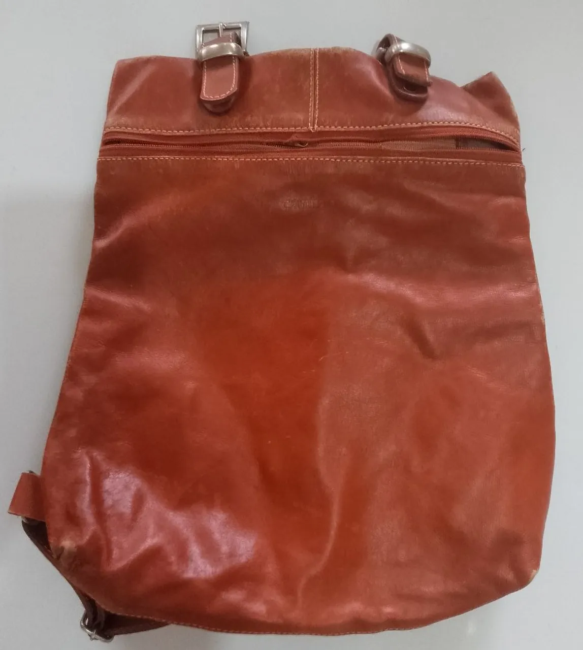 Lote com 3 bolsas de couro usadas de marca com defeito. Confira!