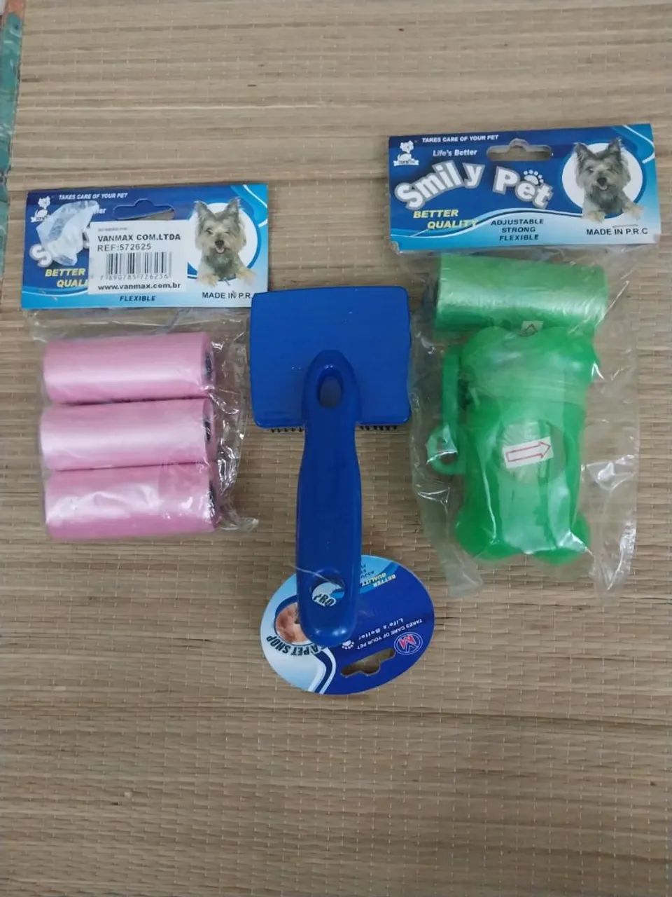 Kit para Cães - Escova + Sacos para Fezes