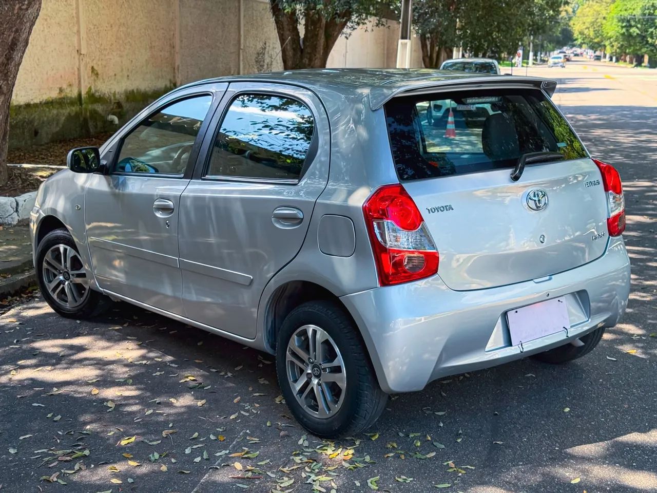 TOYOTA ETIOS HATCH 1.3 XS FLEX MT 2013 - COMPLETO - Foto 4