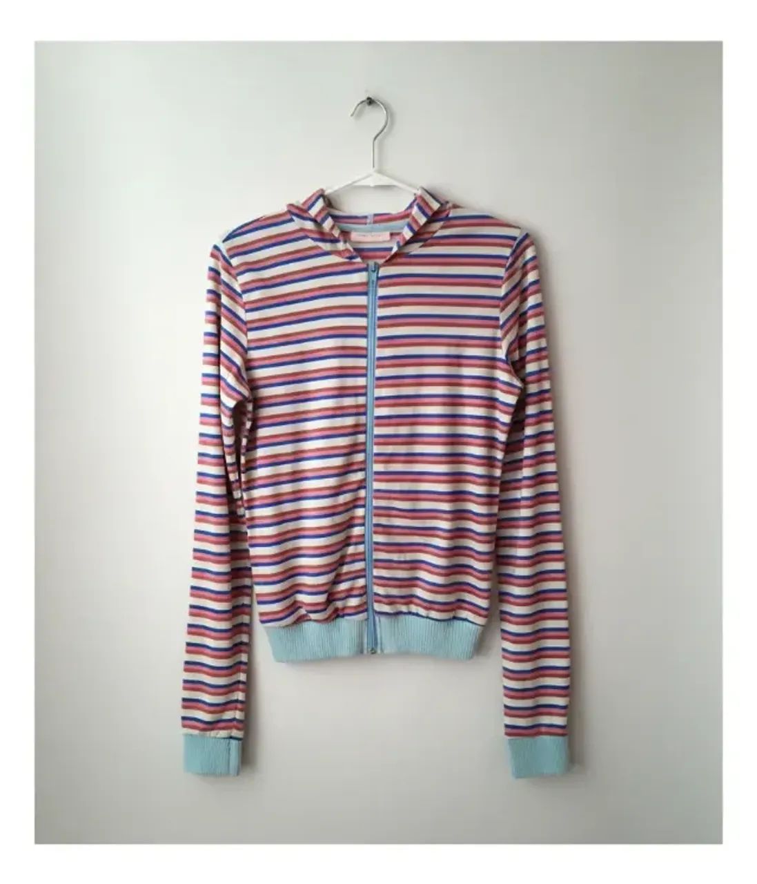 Blusa listrada com capuz manga longa Jinglers - Foto 2