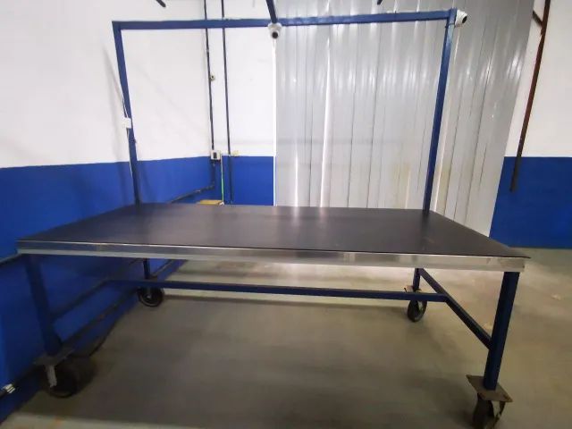 Bancada Industrial C/ Rodízios/Iluminação/tomada/fiação 2,5m X 2,45m X 1m
