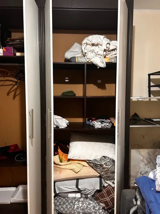 Guarda-Roupas de Madeira com 4 Portas - Foto 4