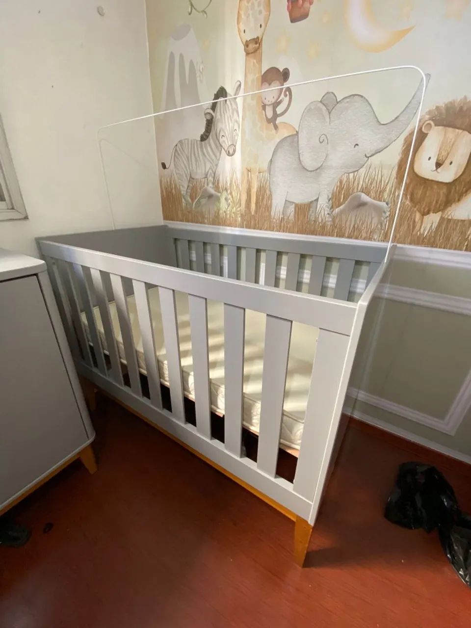 Lindo berço vira cama cinza - Foto 3