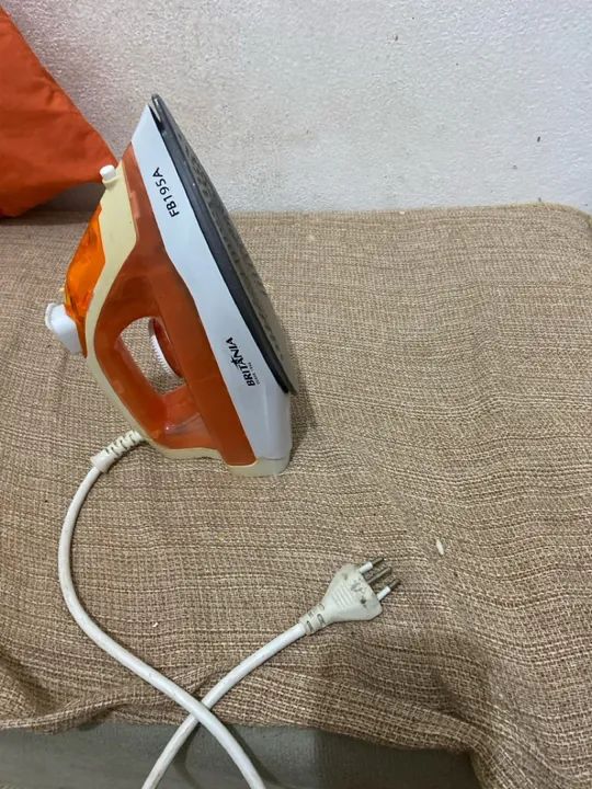 ferro de passar roupa excelente usado