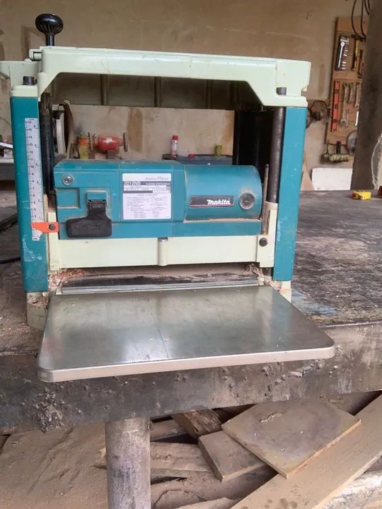 Plaina Desengrosso Makita 2012NB