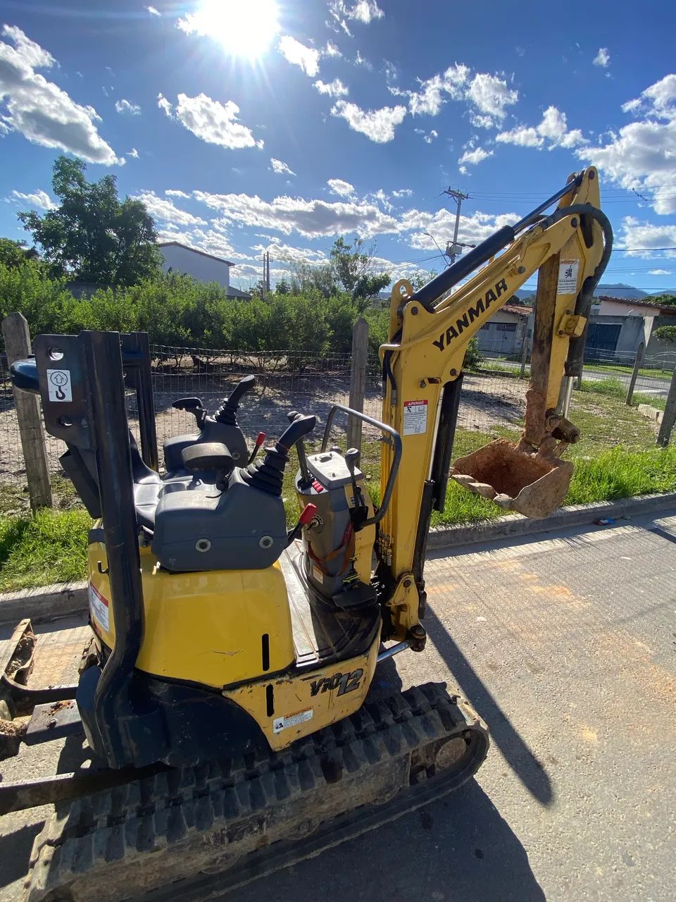 Mini escavadeira vendo ou troco 