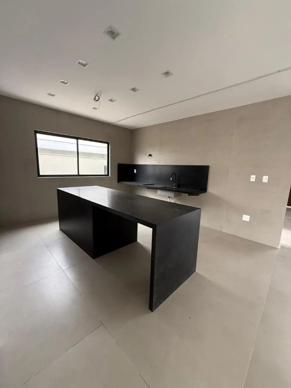 Jardins Amsterdã - Casa Térrea 4/4 sendo 4 suítes de 260 m², 4 vagas por 1.300.000,00 - Foto 3