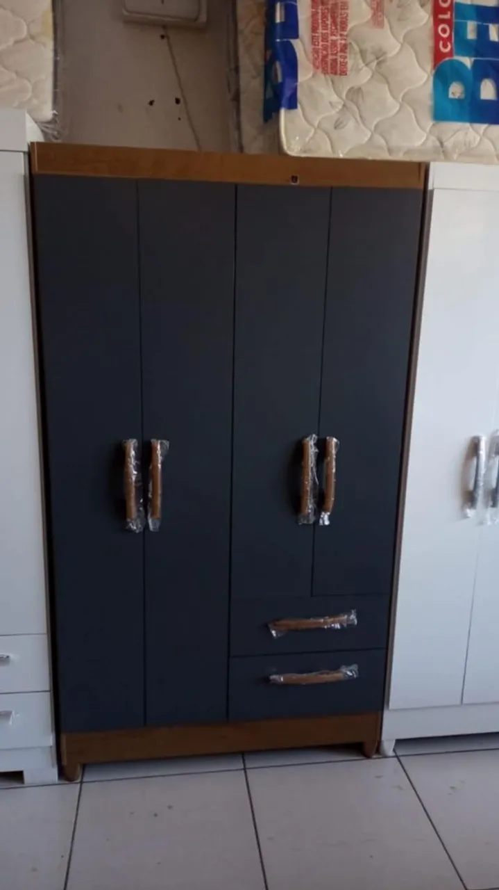Guarda-Roupas 34Portas com 2 Gavetas