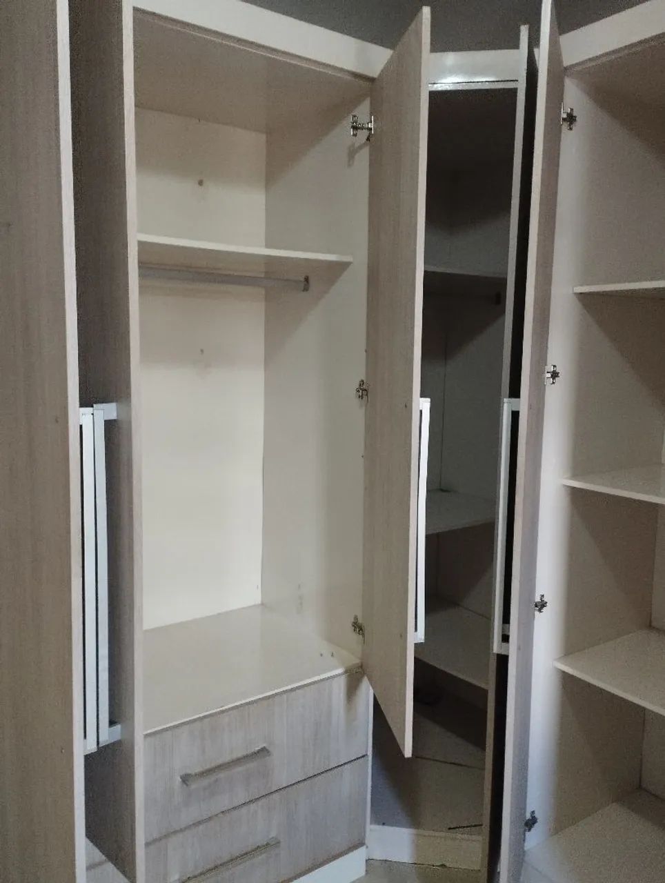Guarda-Roupas de Madeira com 6 Portas - Foto 5