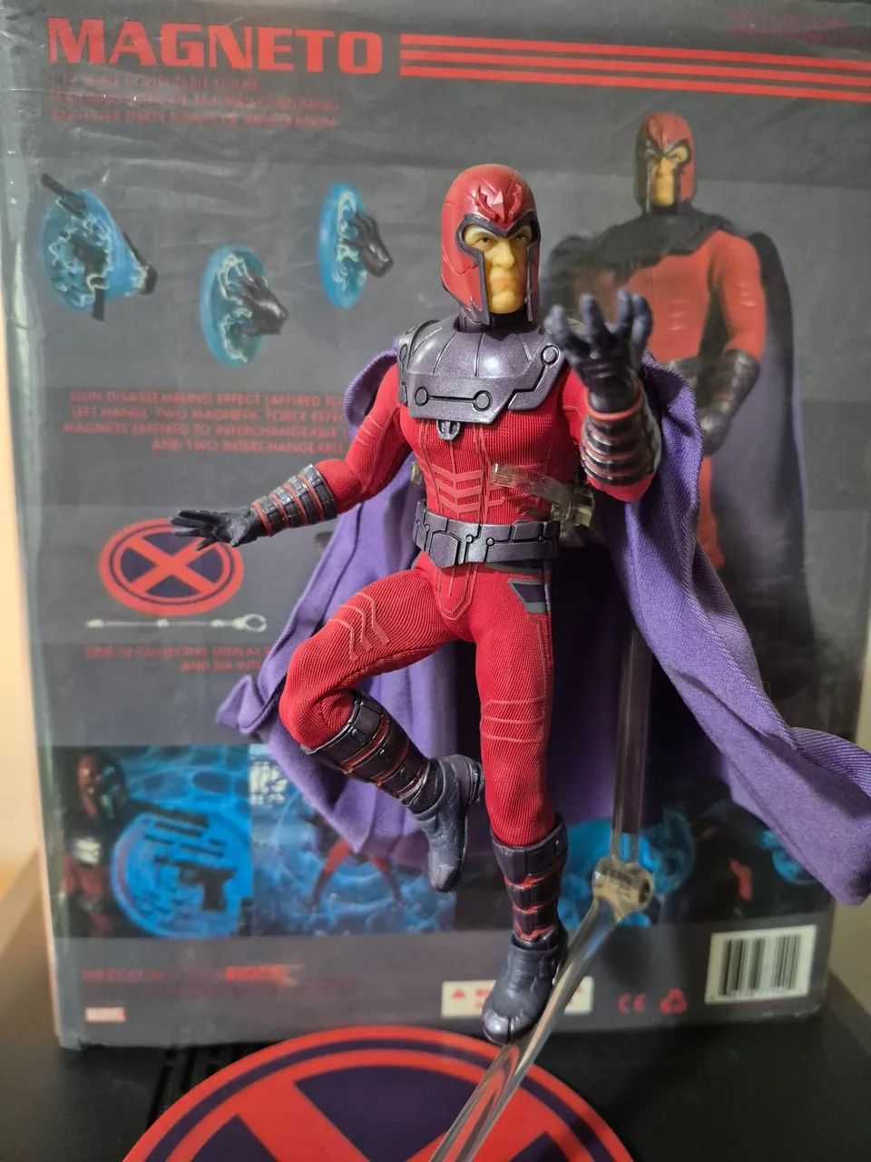 Mezco One:12 Magneto 
