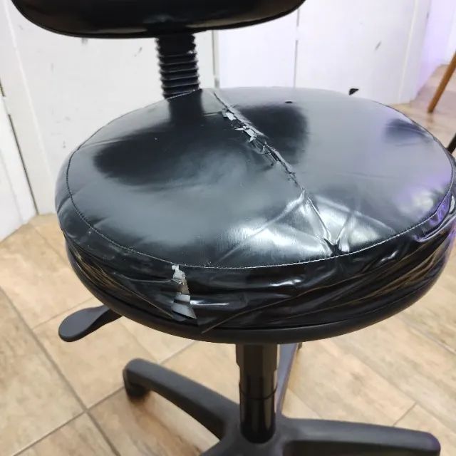 Vendo uma maca usada com pequenos detalhes. Ideal para tatuagem. - Foto 6