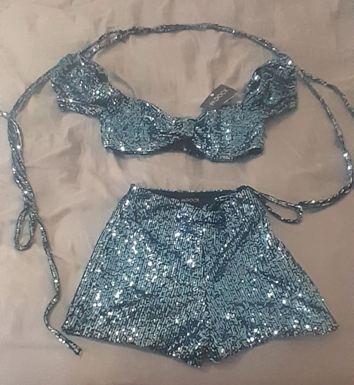 Conjunto feminino em paetê.Padocl