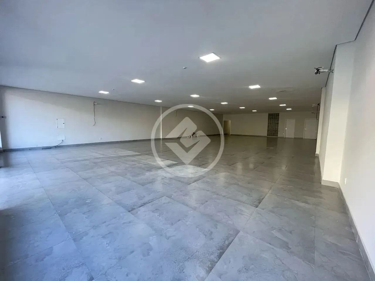 LOJA PARA LOCAÇÃO NA AVENIDA GETULIO VARGAS - R$15.000,00 codigo: 112353