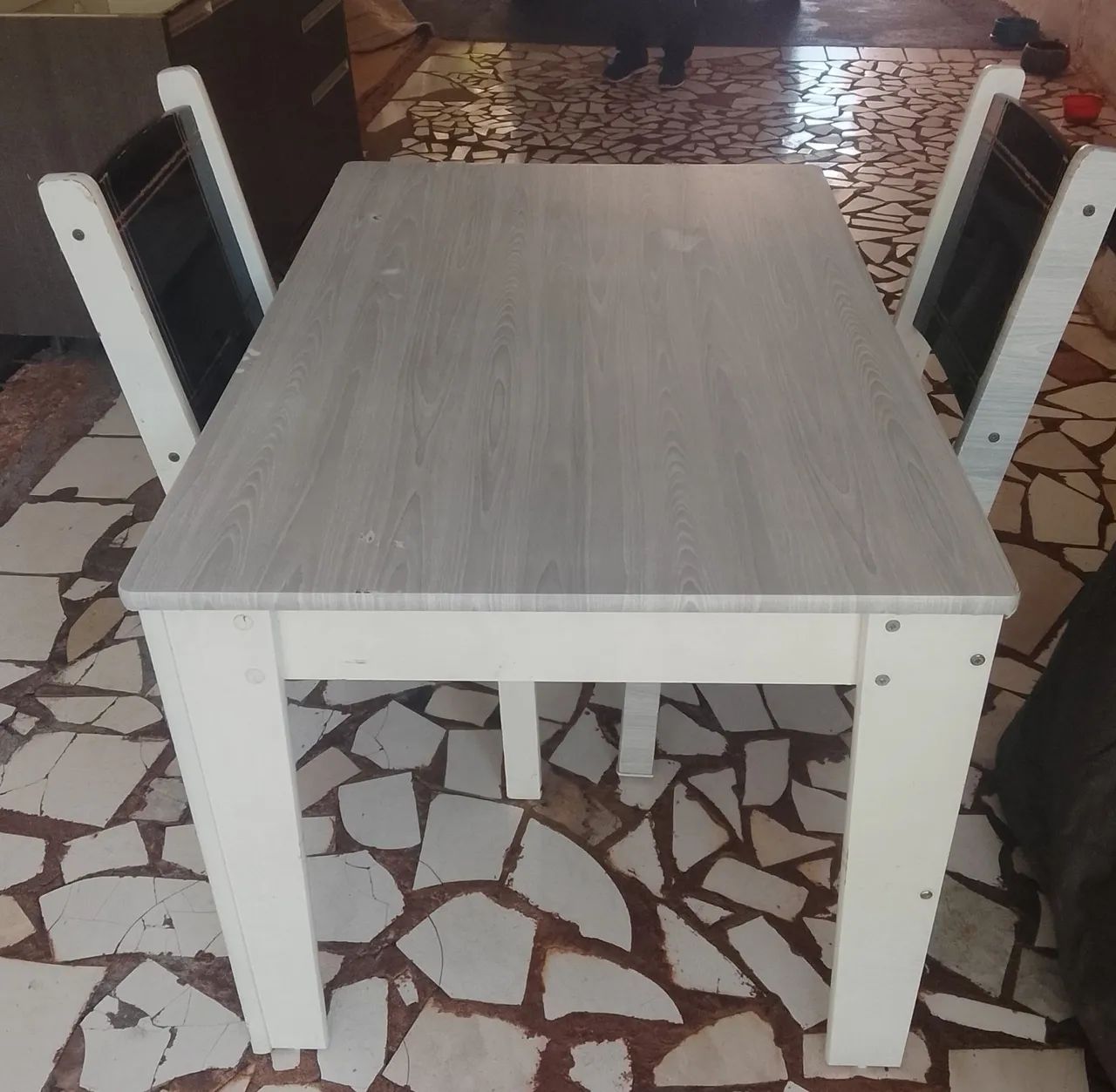 Mesa com 2 cadeiras 