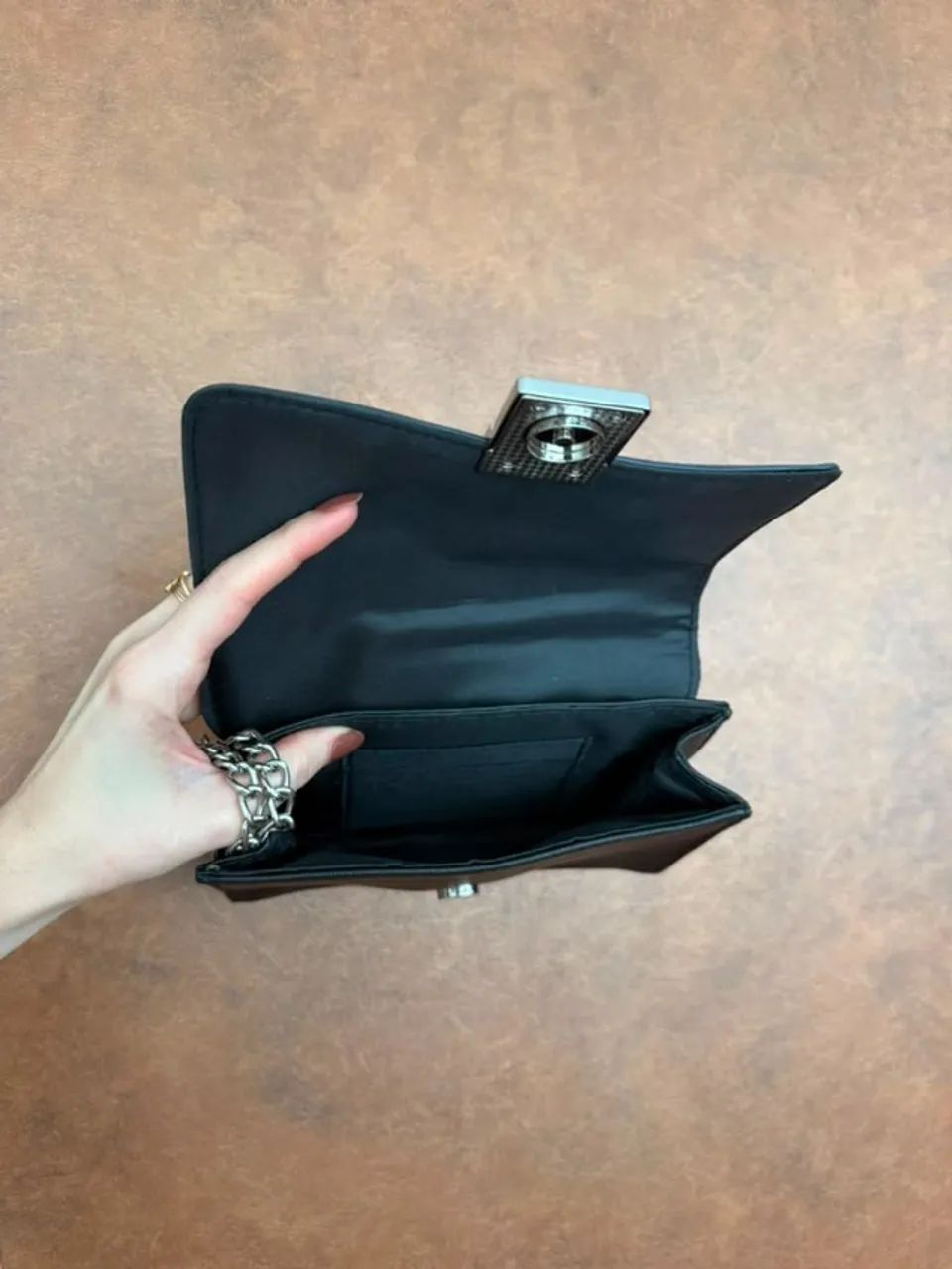 Bolsa Guess - Preta - Pouco Usada - Foto 4