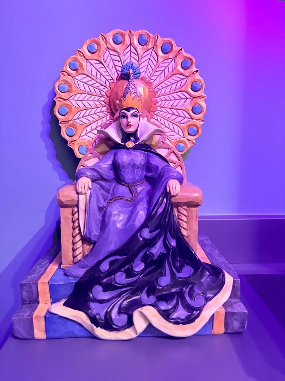 Estátua Disney Rainha Má (Importada) - Foto 2