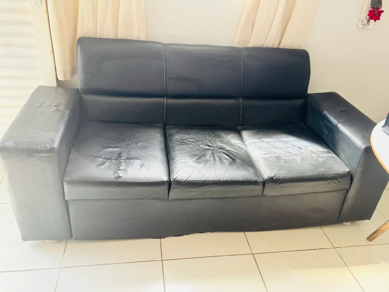 Sofá de courinho usado  - Foto 2