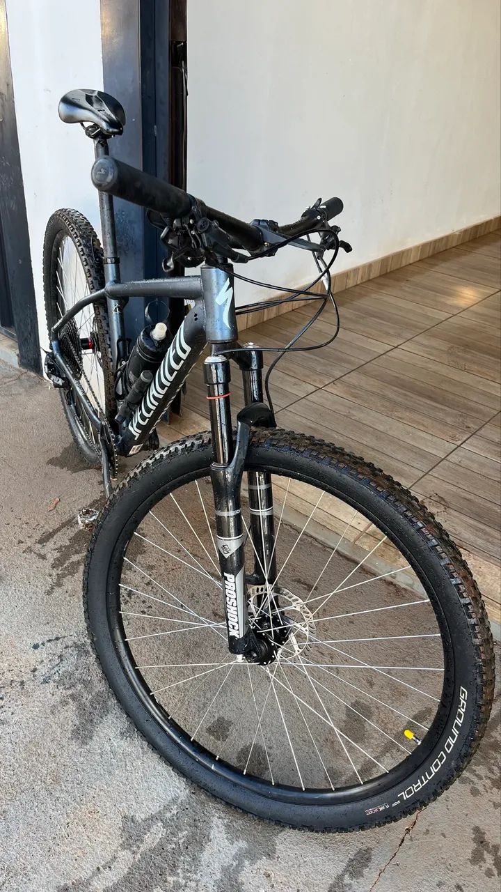 Bicicleta Specialized Aro 29 - 12v SRAM - Suspensão Pro Shock