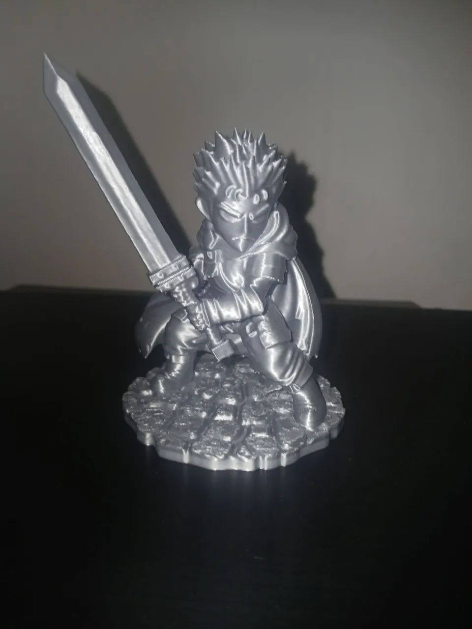 ? Guts Chibi - Berserk | Impressão 3D em PLA Silk Prata - Foto 2