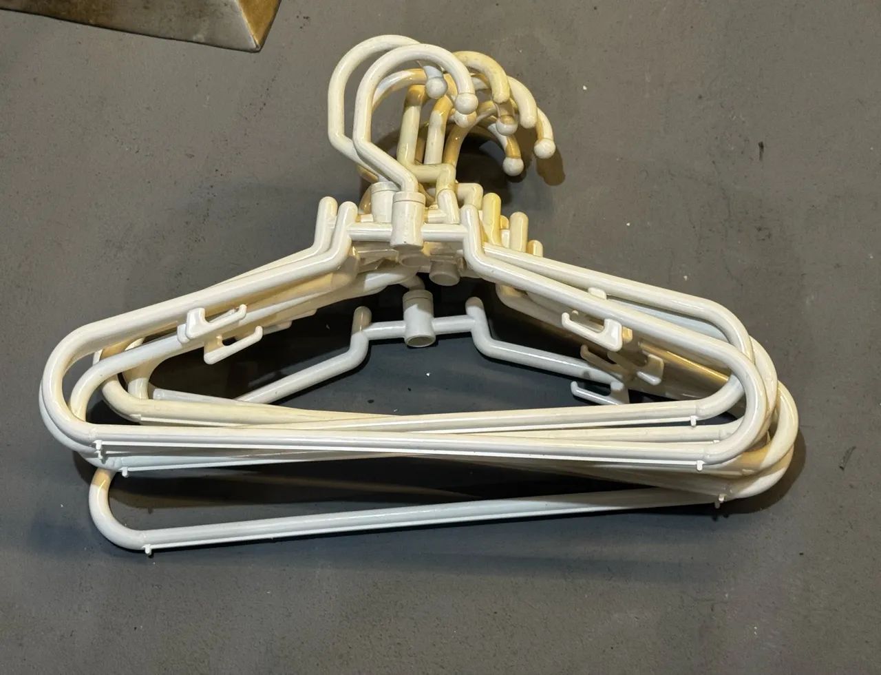 9 cabides plasticos - Foto 2