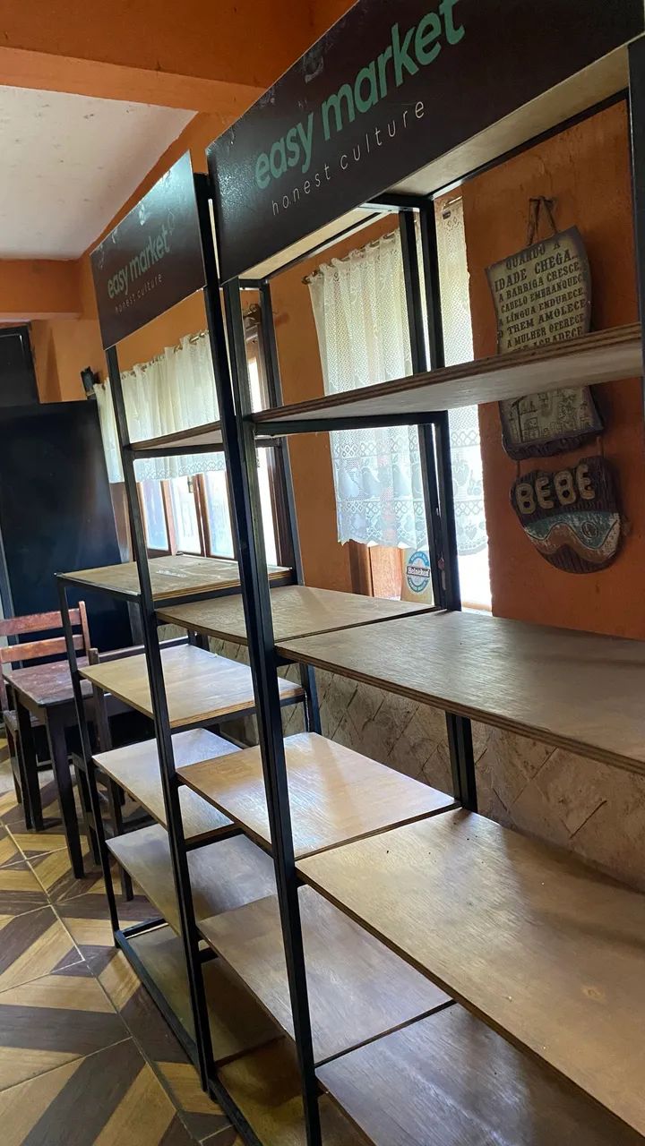 Prateleiras Expositoras em Aço e Madeira - Excelente Estado - Foto 4
