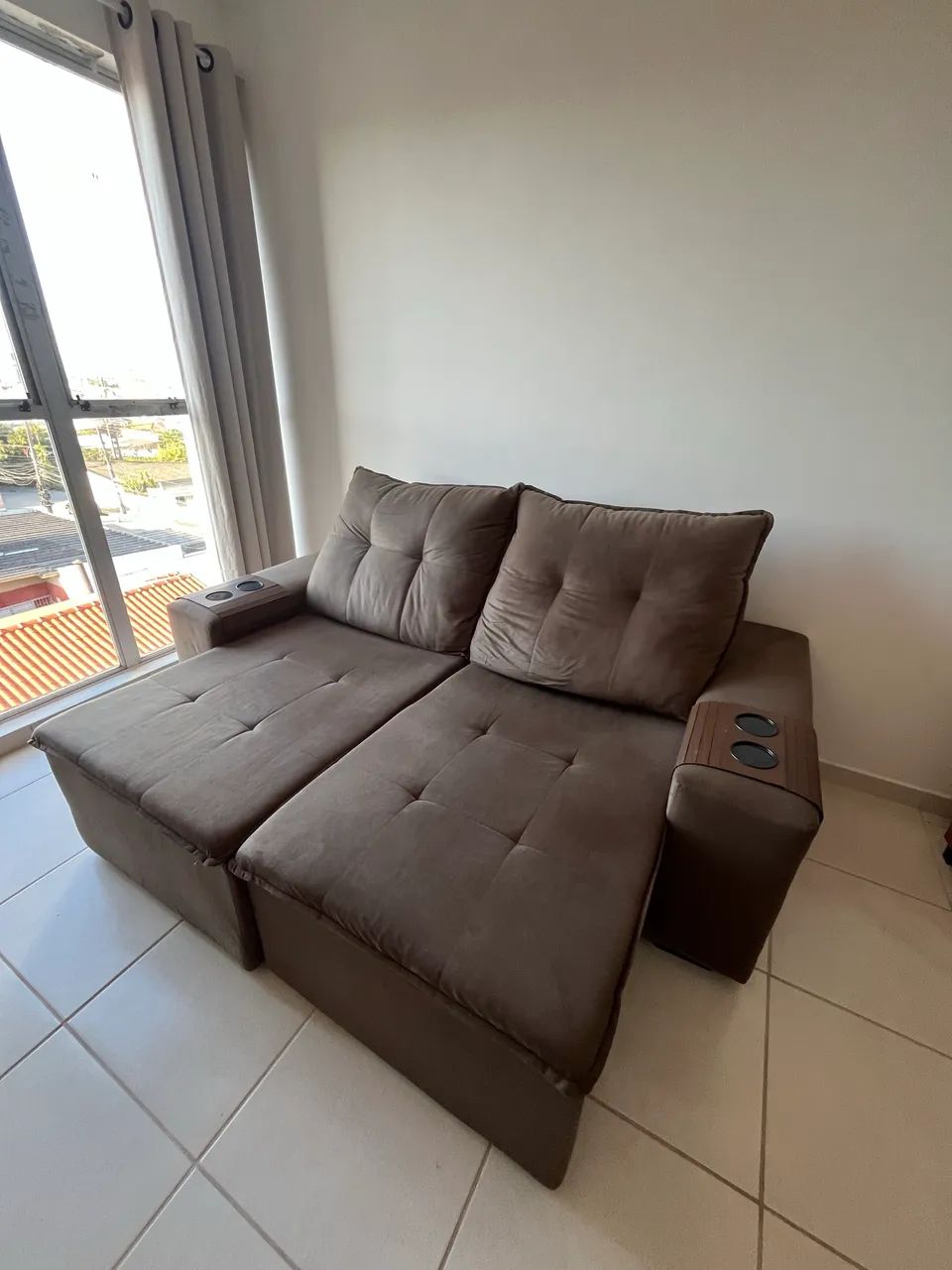 Sofá dois lugares em suede marrom - Foto 3