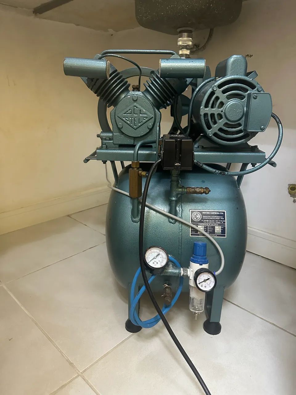 Vende-se Compressor Stello com pouquissimo uso