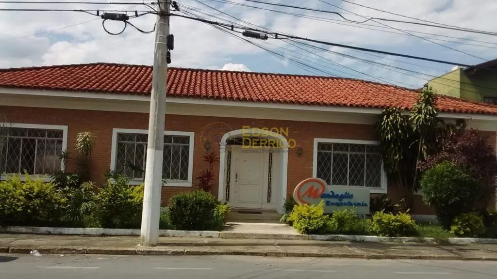 Casa com 4 quartos à Venda, Centro - Pindamonhangaba