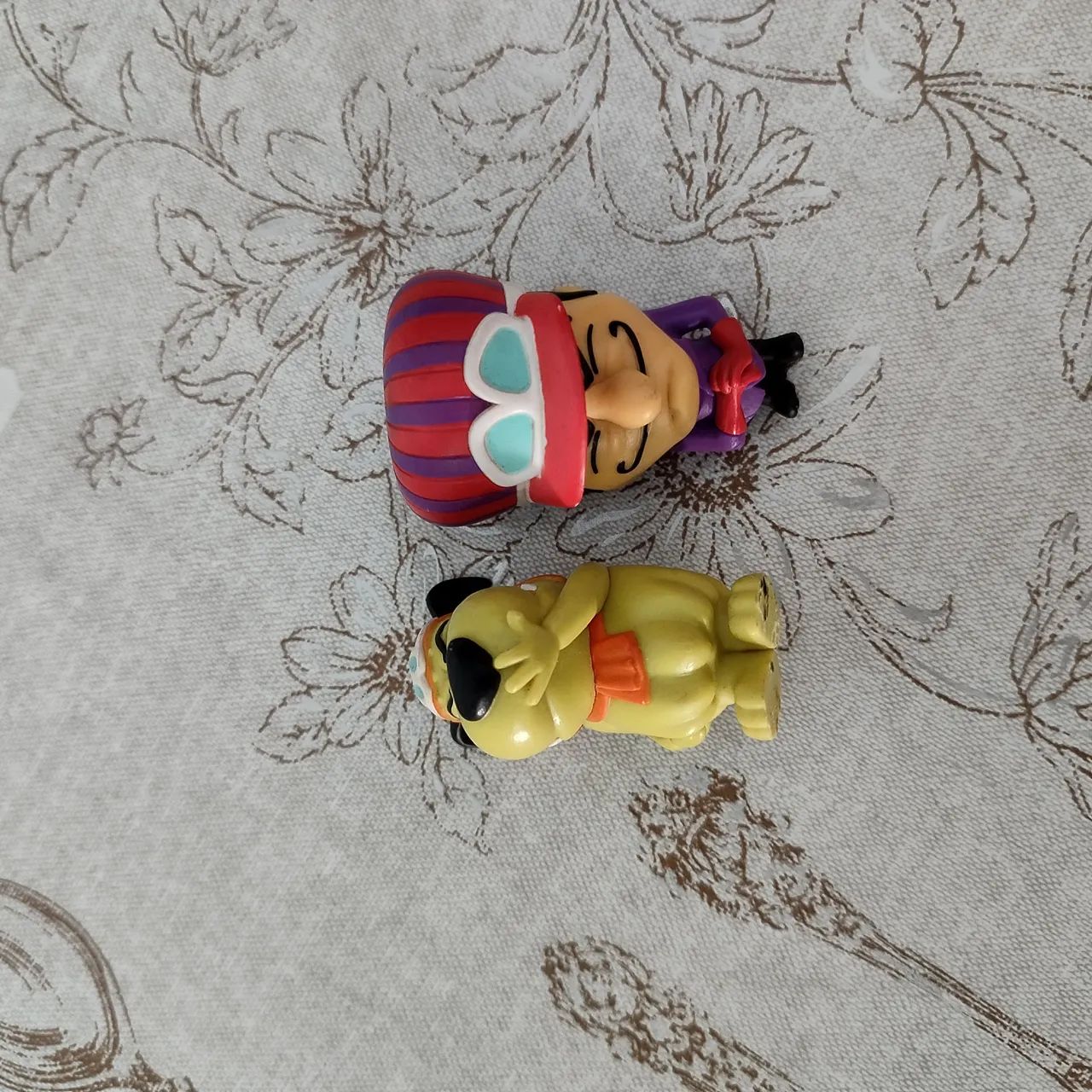 Dicky Vigarista e Mutley, figuras do Bobs