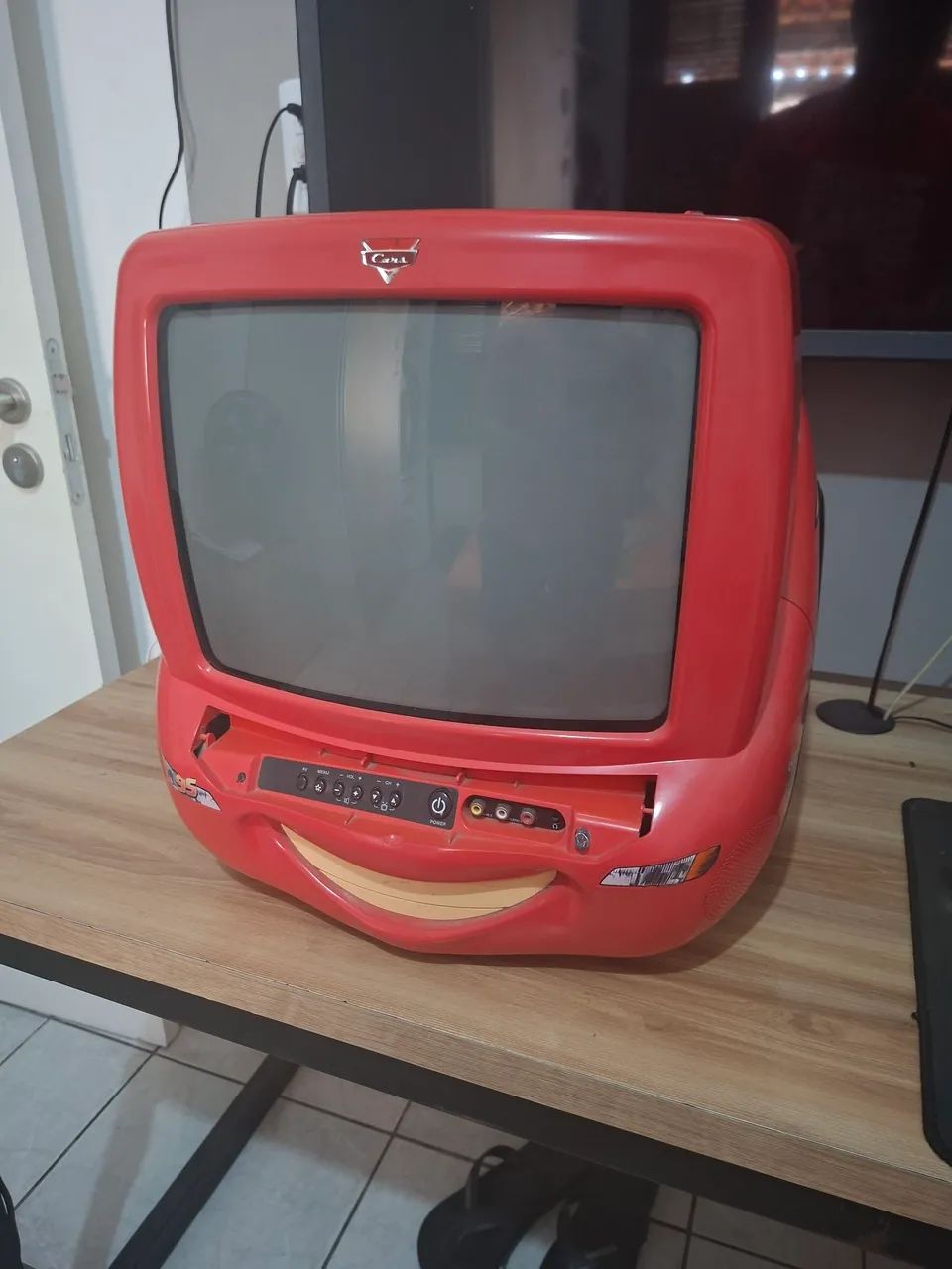 Televisão de tubo com defeito