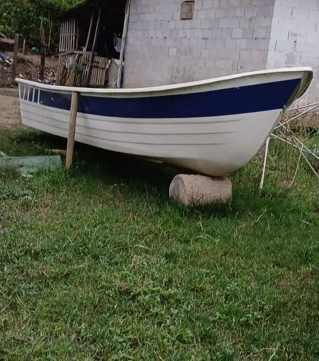 Barco de fibra com motor de 15 - Foto 3