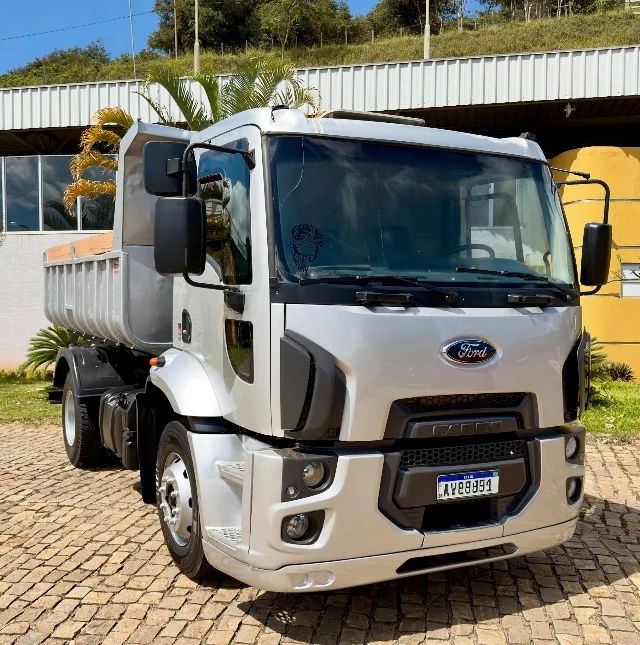FORD CARGO 1319 4x2 2013