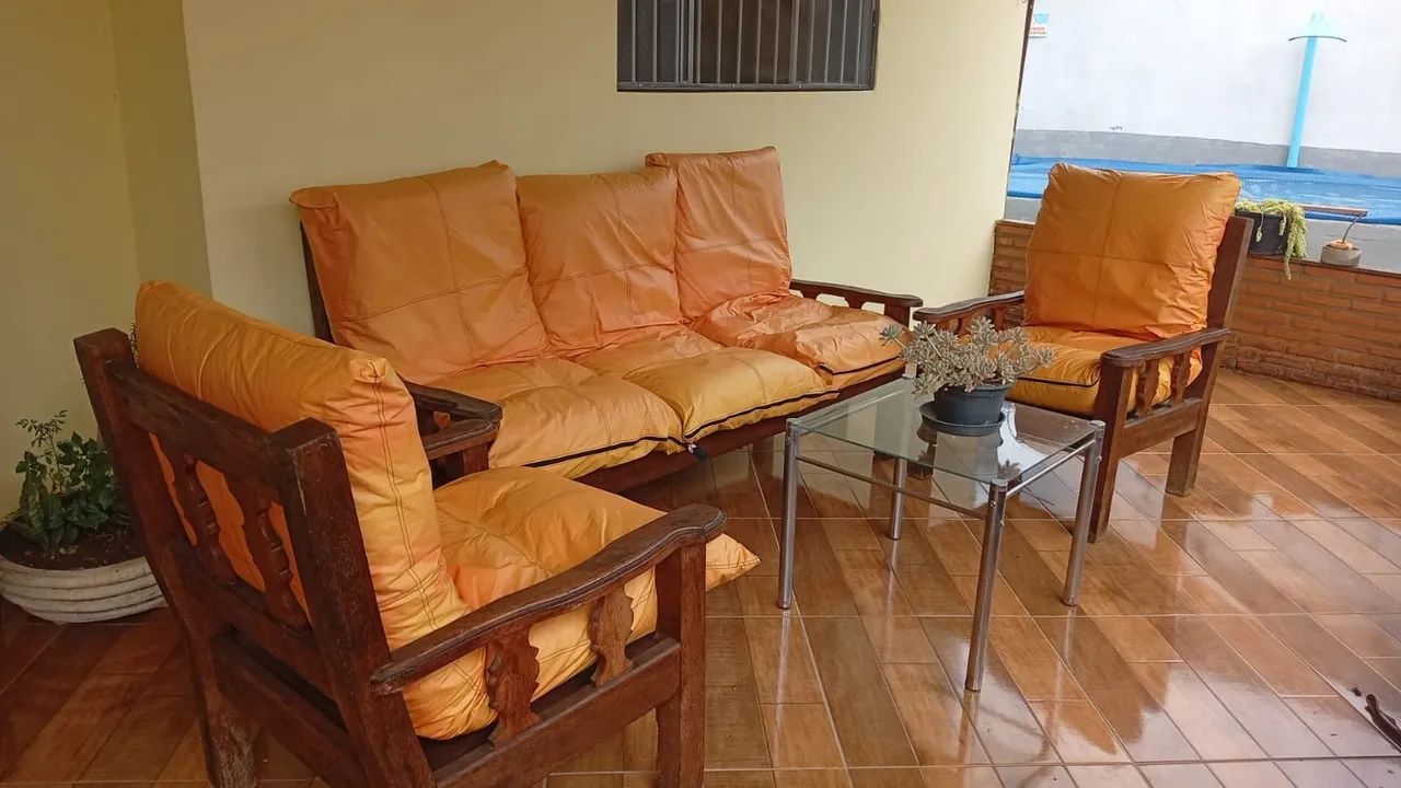 Sofá madeira maciça 