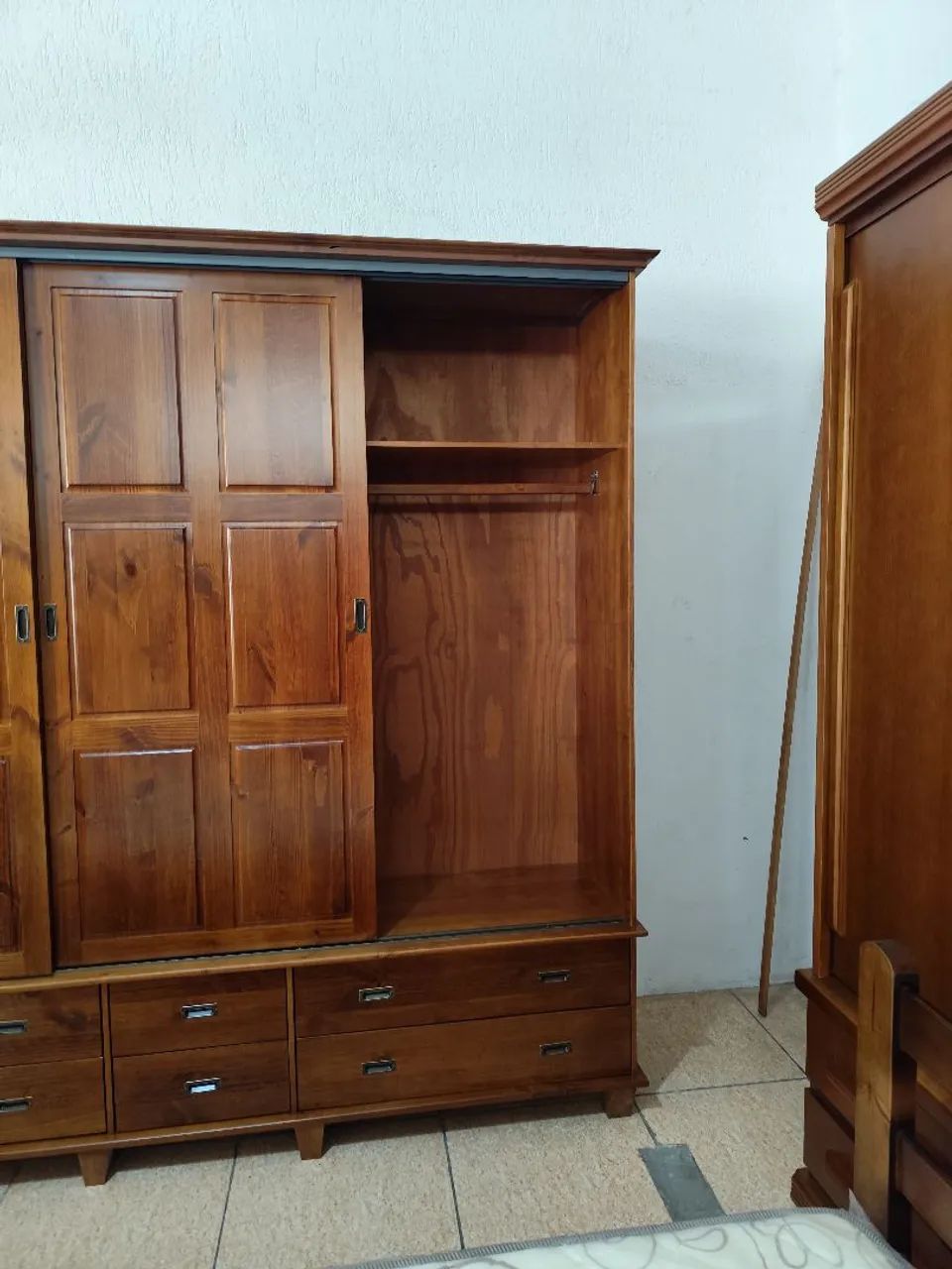 Guarda roupa 3 portas de correr (Madeira maciça) - Foto 4