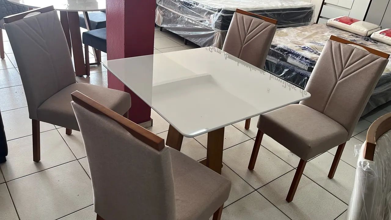 Mesa de Jantar 4 Cadeiras - Tampo de Vidro
