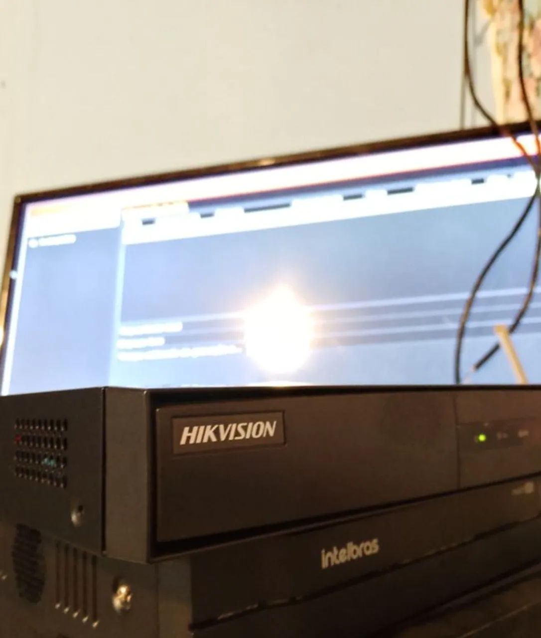 DVR Hikvision 16 canais com HD 2TB