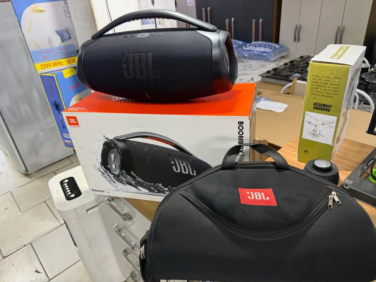 Jbl Bombox 3 com NF caixa original e opção de comprar com a case de transporte parcelo  - Foto 2