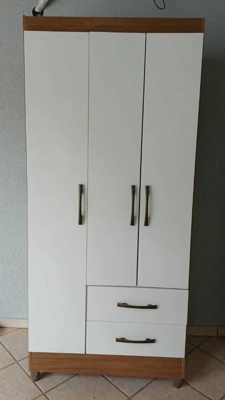 Guarda roupa 3 portas e 2 gavetas 