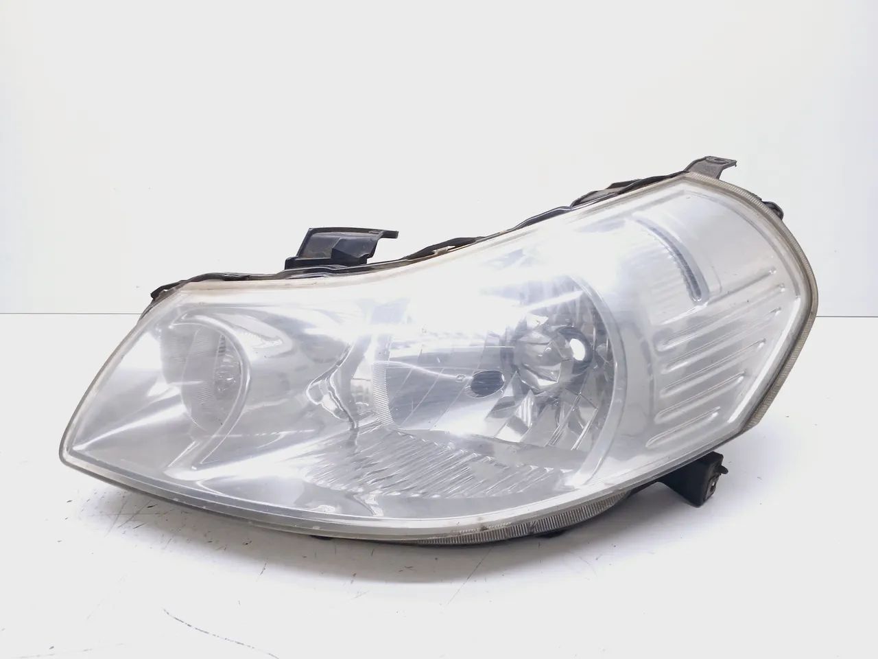 Farol Esquerdo Suzuki Sx4 2.0 2014 2015  Esquerdo