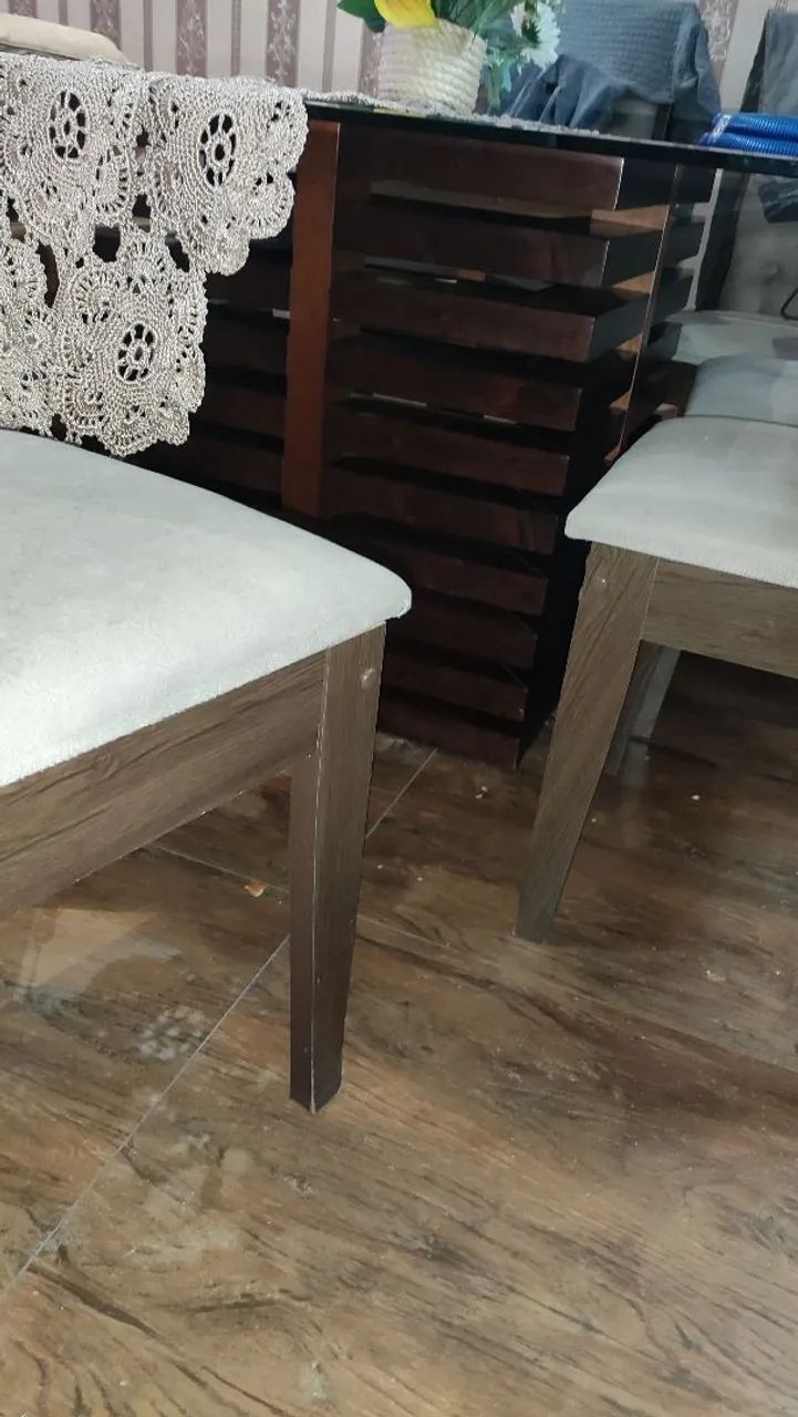 Mesa de vidro com 6 cadeiras. - Foto 4