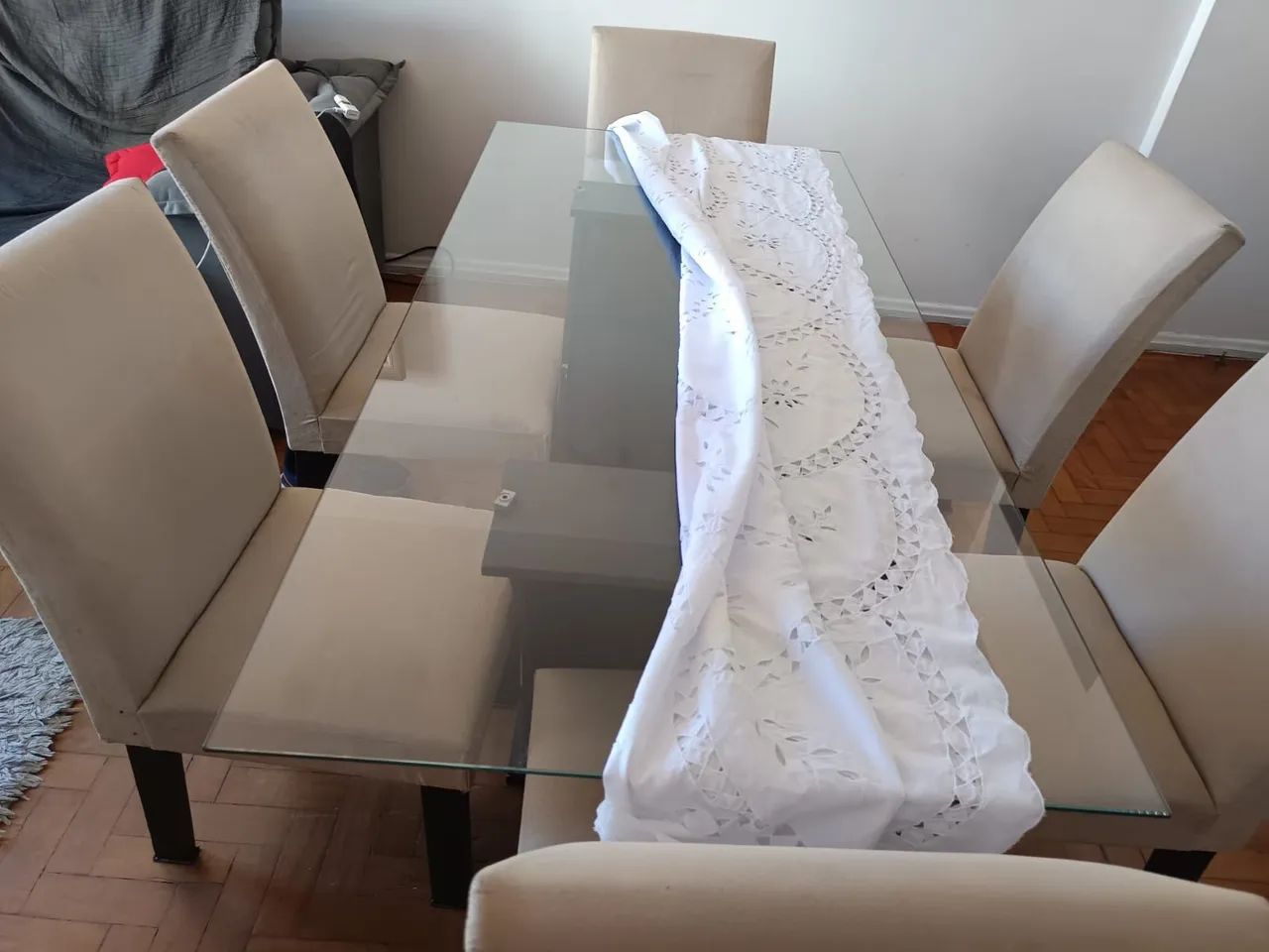 Mesa com 6 cadeiras 