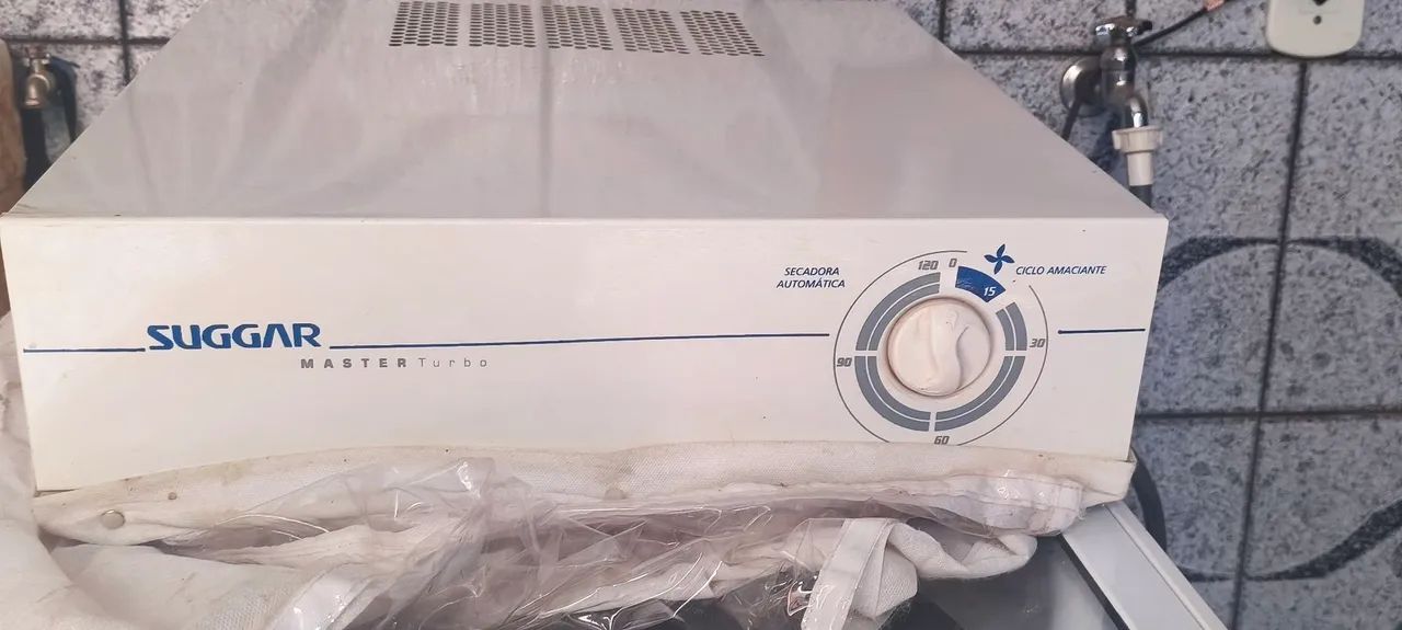 secadora de roupas de parede da marca Suggar (modelo Master Turbo / Compacta)