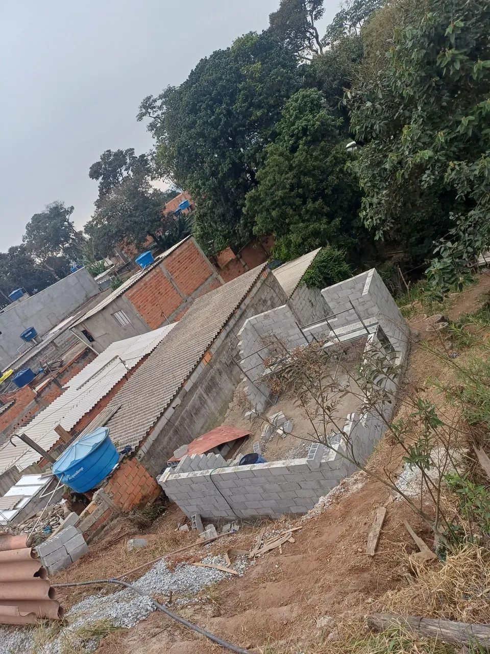 Casa seme pronta em terreno 6 por 30