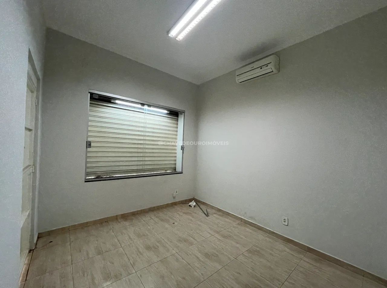 Comercial para Aluguel no Centro de Uberaba  Frente, 4 Salas e 2 Vagas - Foto 4