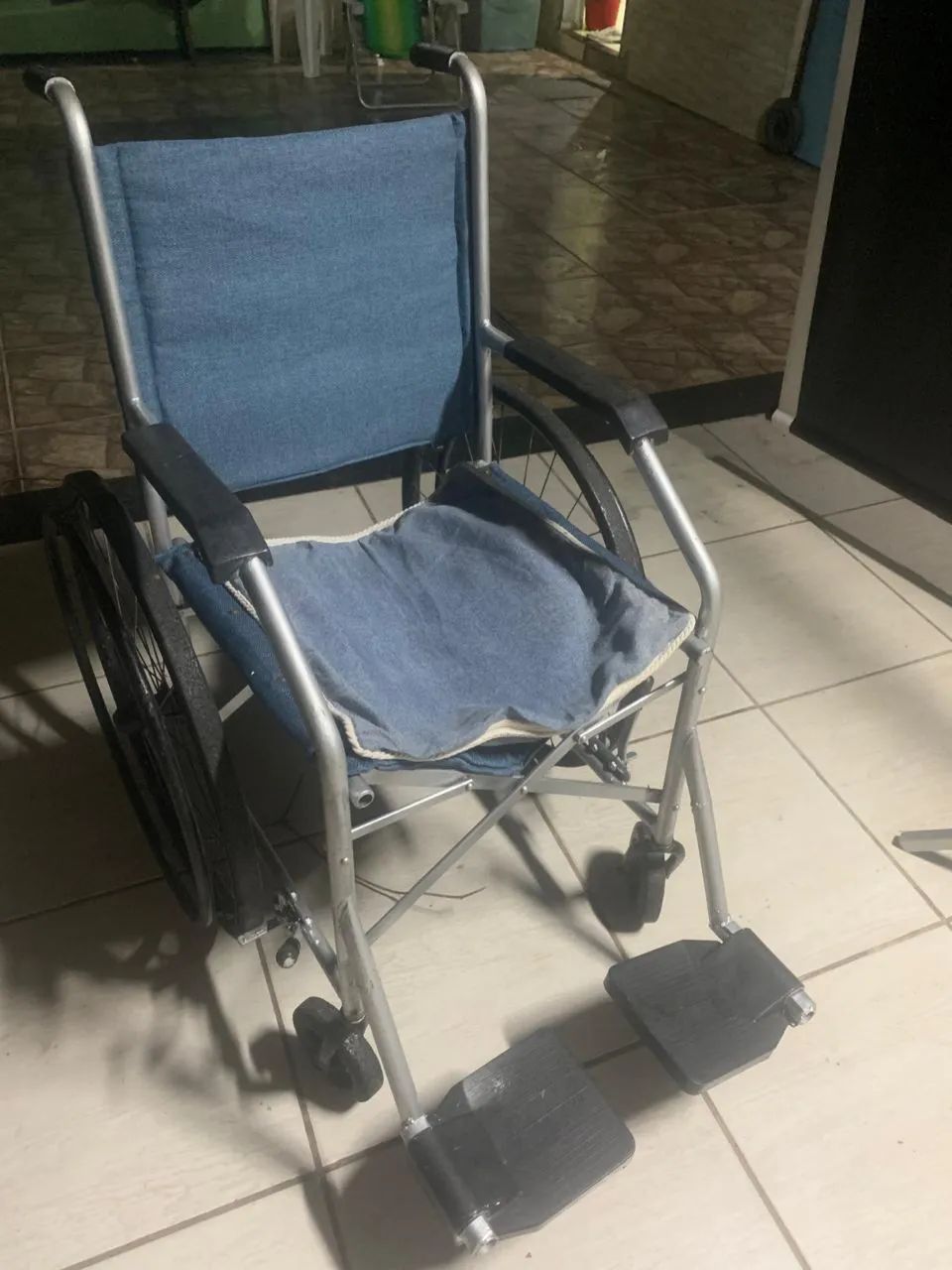 Cadeira de rodas. Barbada! - Foto 2