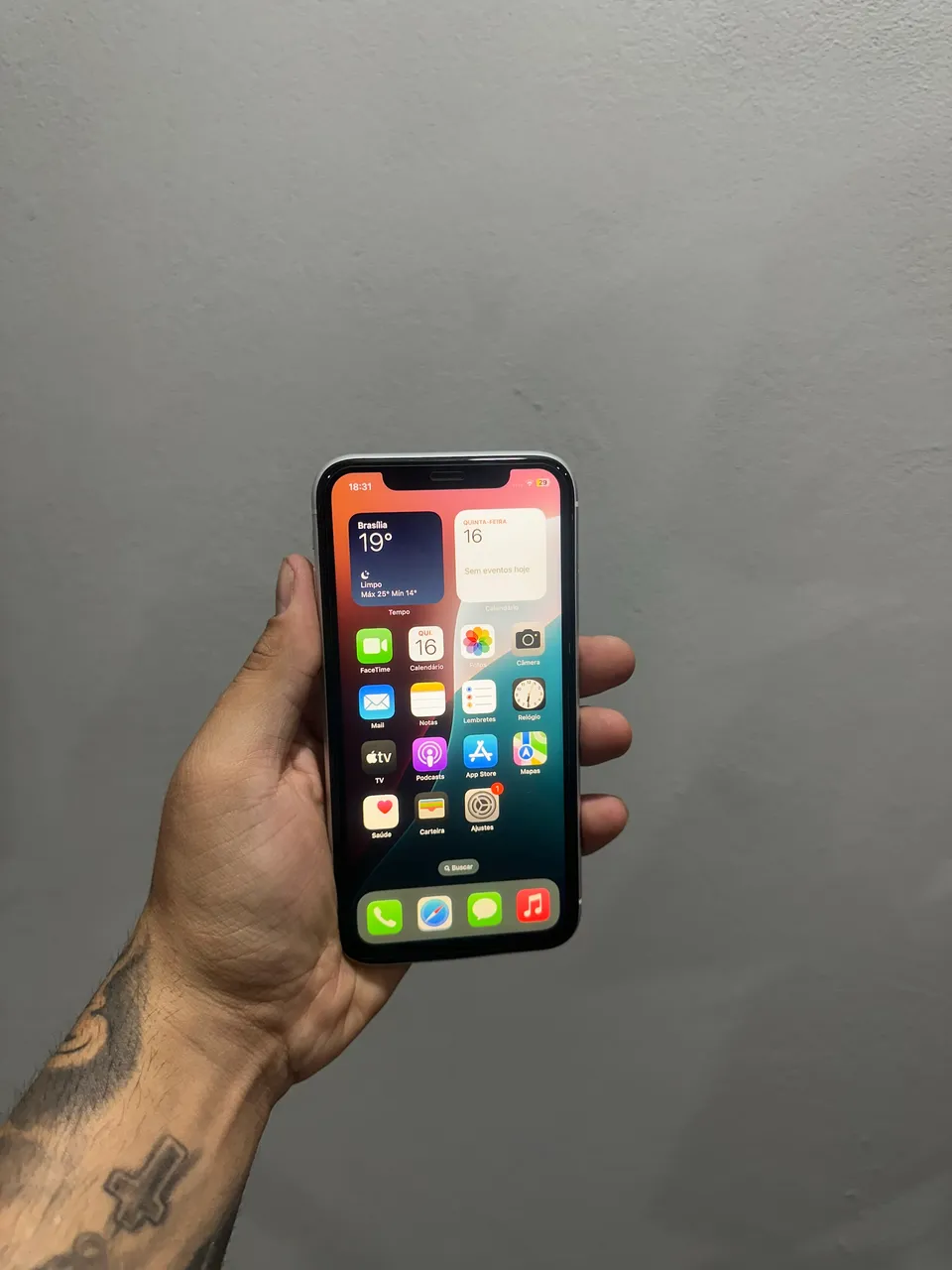 iPhone Se2 zero, 64Gb 450R$ - Celulares e Smartphones - Santo