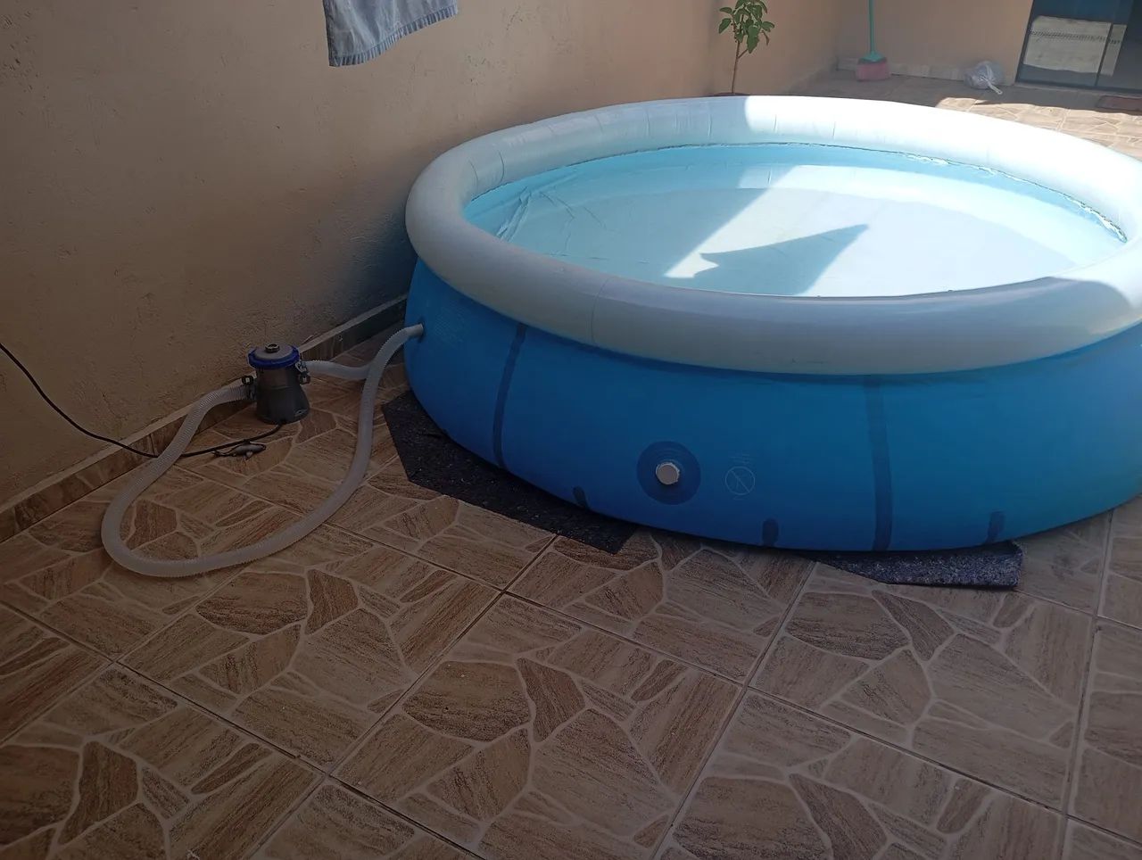 Piscina com filtro 