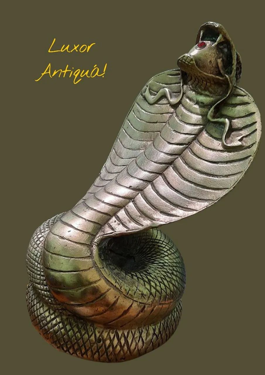 Bronze ? serpente em bronze tipo naja.