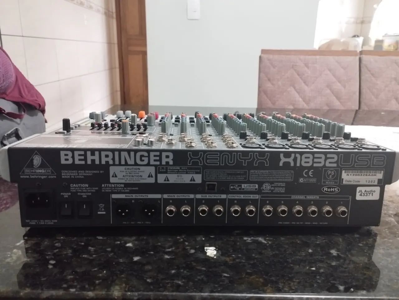 Mesa de Som Behringer Xenyx X1832 USB - Foto 2