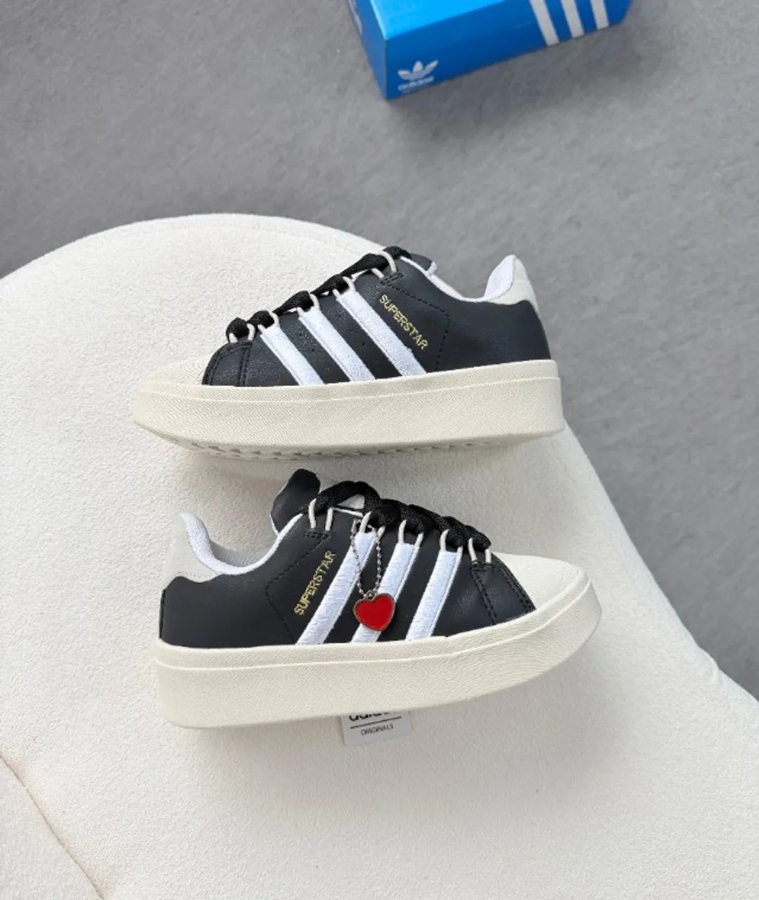 Tenis Adidas super star Bonega Preto Branco - Foto 2